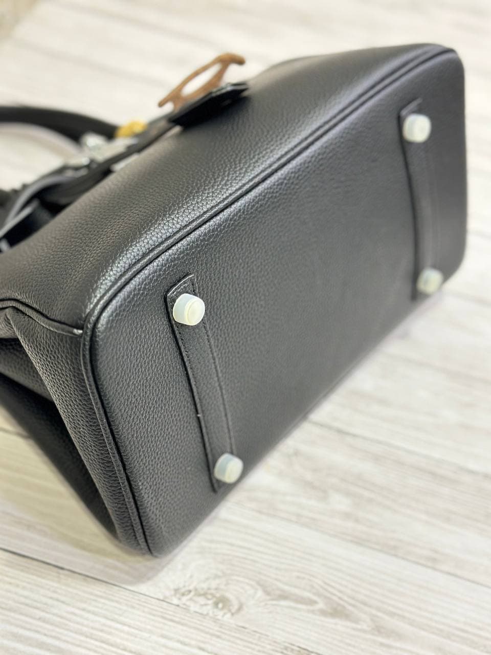 کیف وارداتی برند هرمس HERMES چرم یراق نقره ای سایز 30 سانت — تصویر ۴