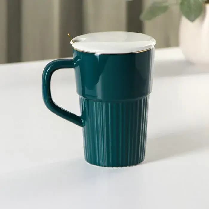 ماگ سرامیکی کلاسیک وینتیج با درپوش و قاشق طلایی — تصویر ۶