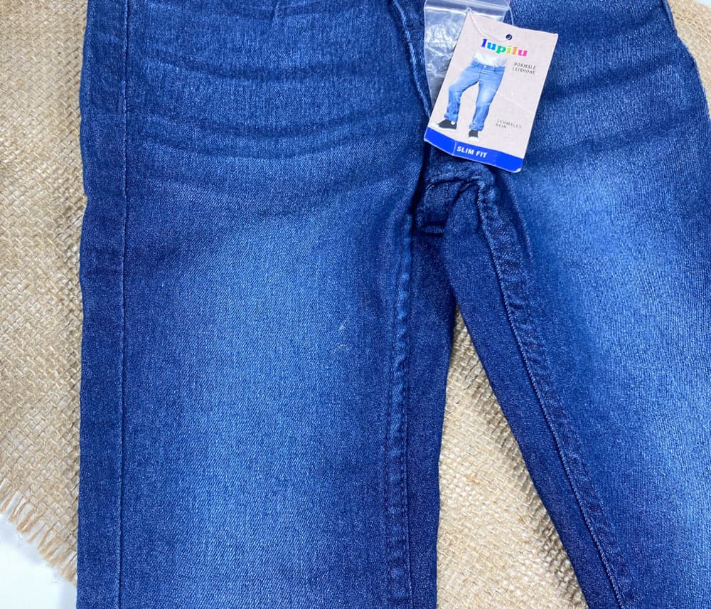 شلوار جین slim fit برند lupilu طرح جیب دار دکمه قزن دار سورمه ای رنگ — تصویر ۴