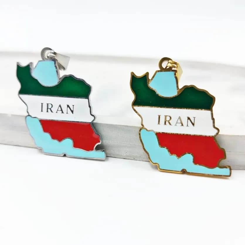 پلاک گردنبند نقشه ایران و متن iran در رنگ های طلایی و نقره ای یونیسکس زنانه و مردانه جنس استیل آبکاری نقره کد zmp