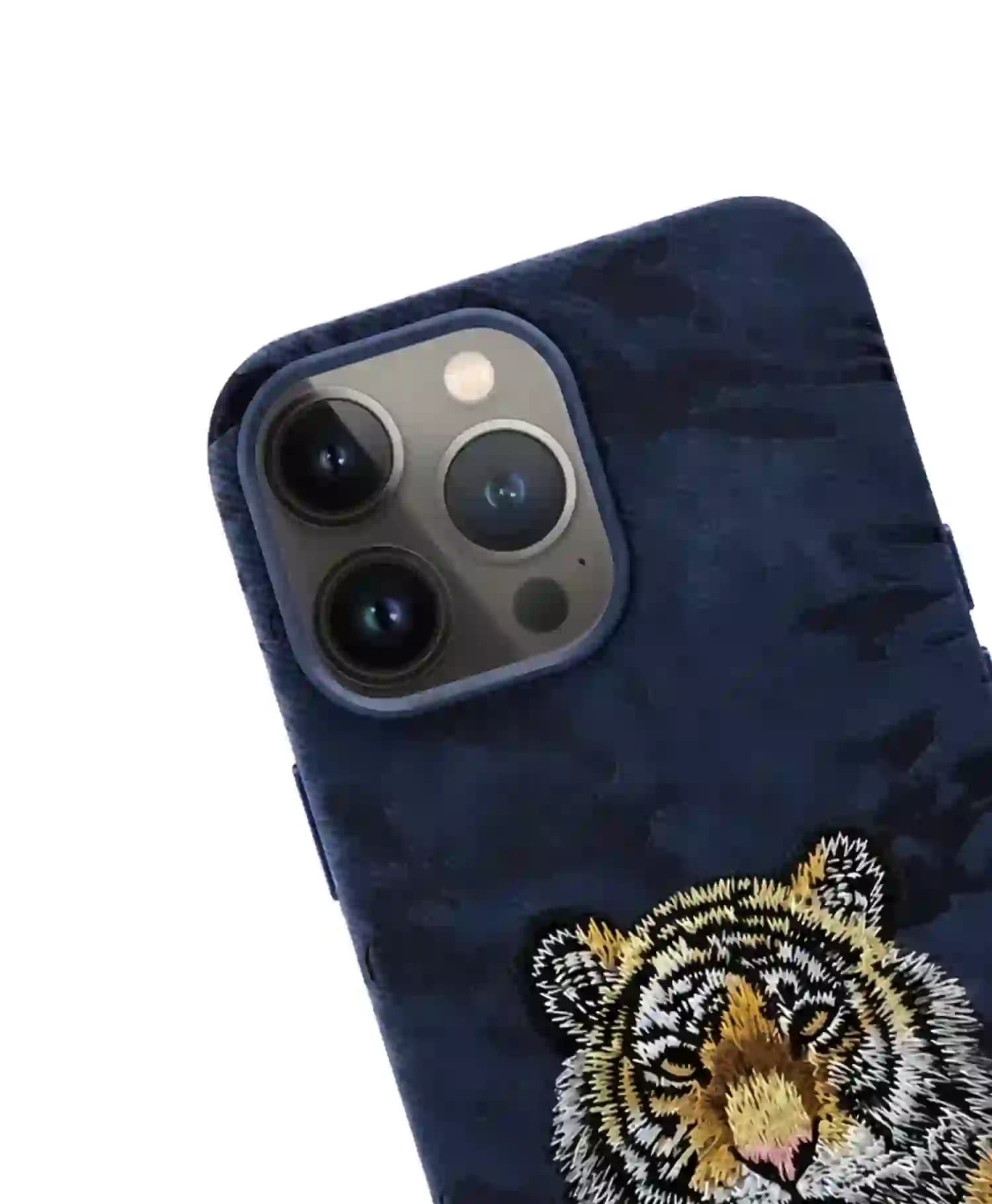 قاب فانتزی طرح برجسته نیمی گوشی موبایل Iphone 13 Pro Max — تصویر ۲