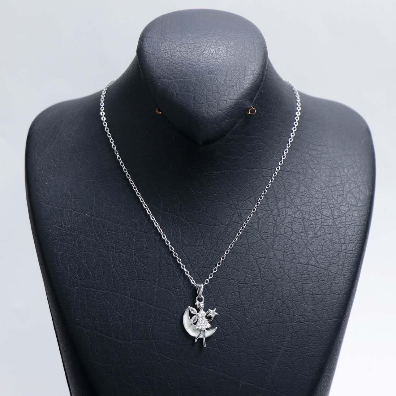 گردنبند دخترانه طرح دختر ماه و ستاره وارداتی (2) 75862