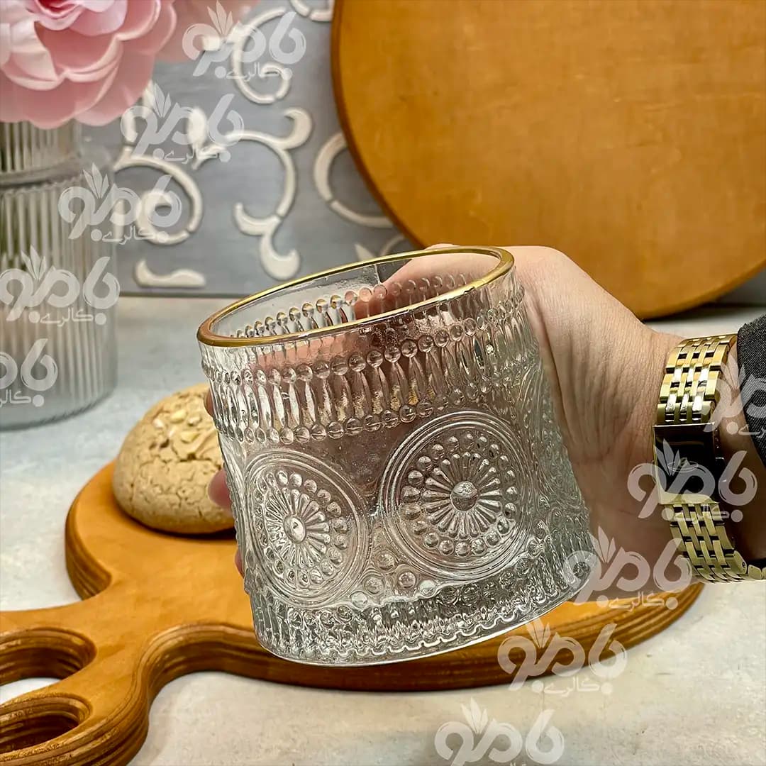 نیم لیوان شیشه ای لب طلا طرح زارا — تصویر ۲