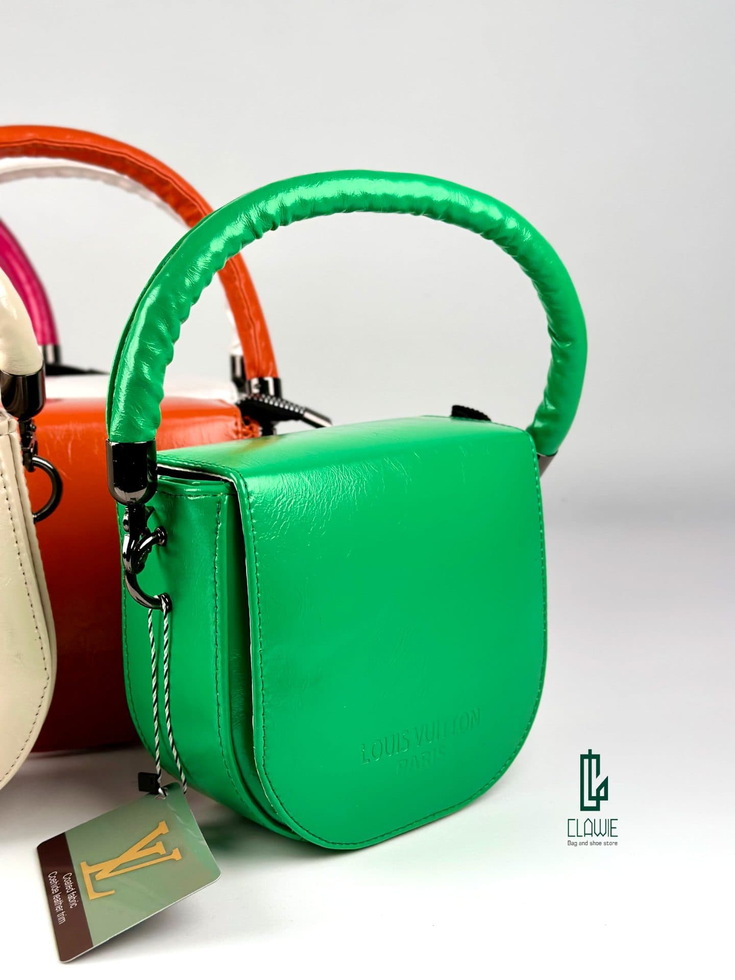 کیف پاسپورتی : LOUIS Vuitton — تصویر ۳