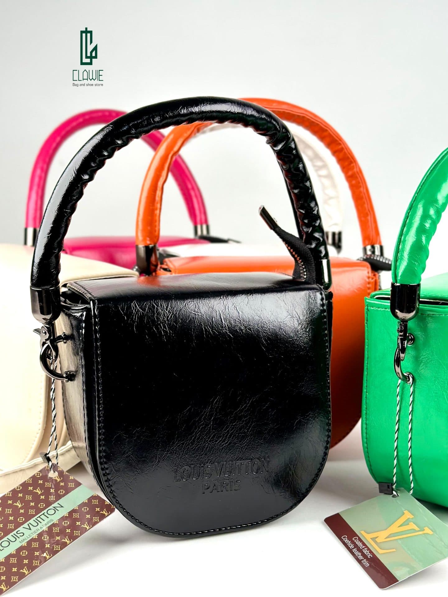 کیف پاسپورتی : LOUIS Vuitton — تصویر ۲