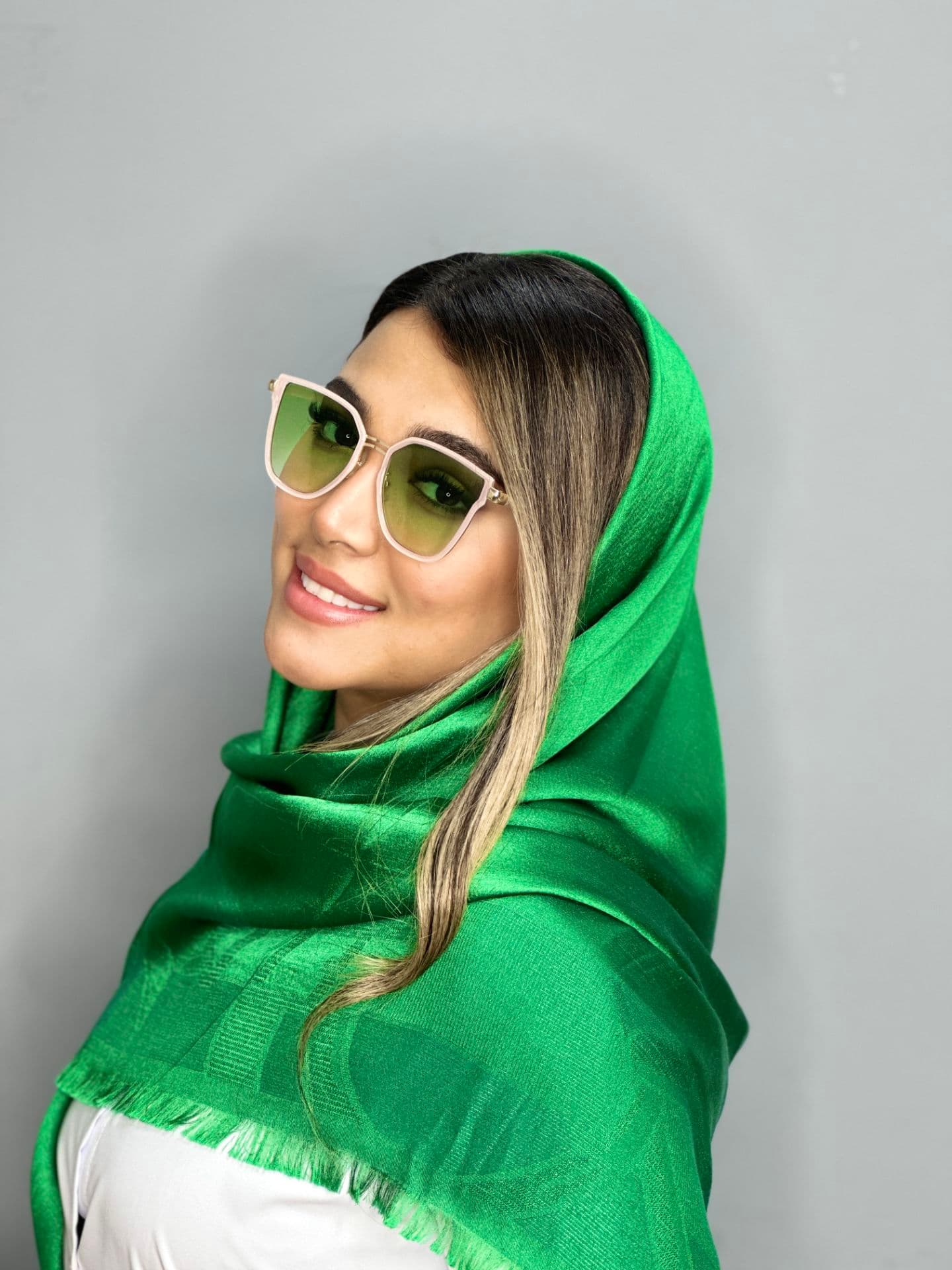 عينك آفتابي اورجينال PRADA پرادا زنانه سبز يخي ترند يووي ٤٠٠ — تصویر ۱۲