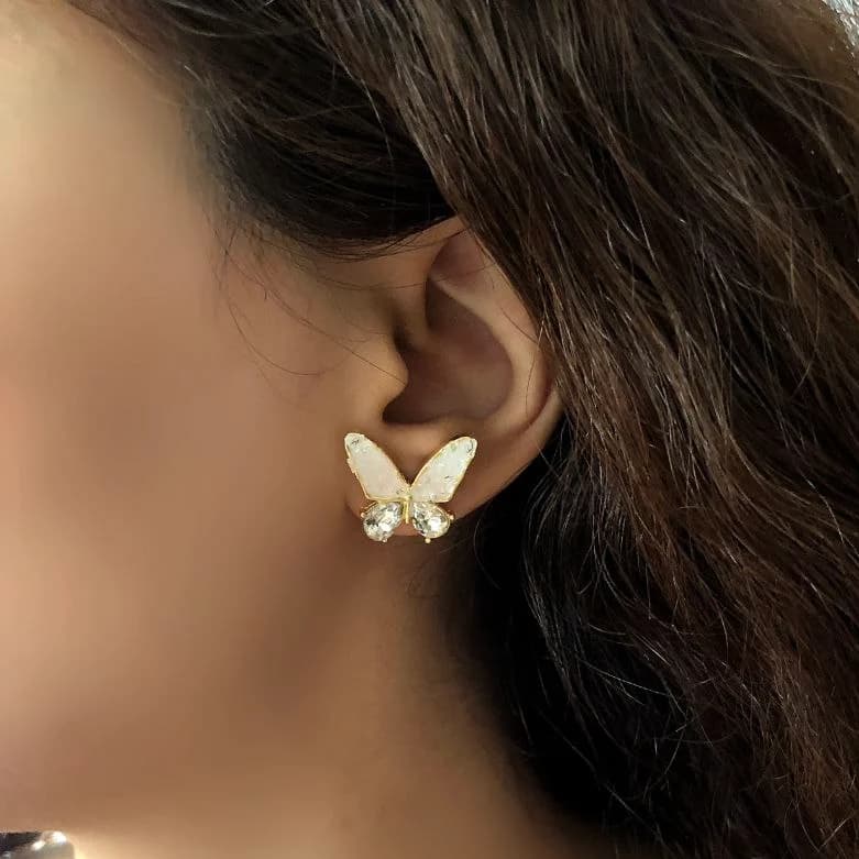 گوشواره زنانه مدل پروانه ای نگین کاری شده و میناکاری شده ضد حساسیت رنگ ثابت کد zsm