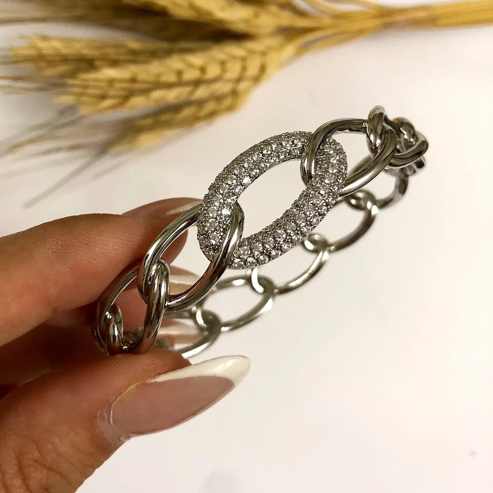 نیم ست دستبند و انگشتر زنانه کارتیر Cartier نگین کاری شده رنگ طلایی و نقره ای ضد حساسیت رنگ ثابت کد zsm — تصویر ۲