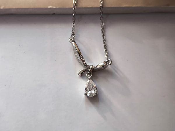 گردنبند آویز نگین اشکی نقره ای کد 10452 — تصویر ۴