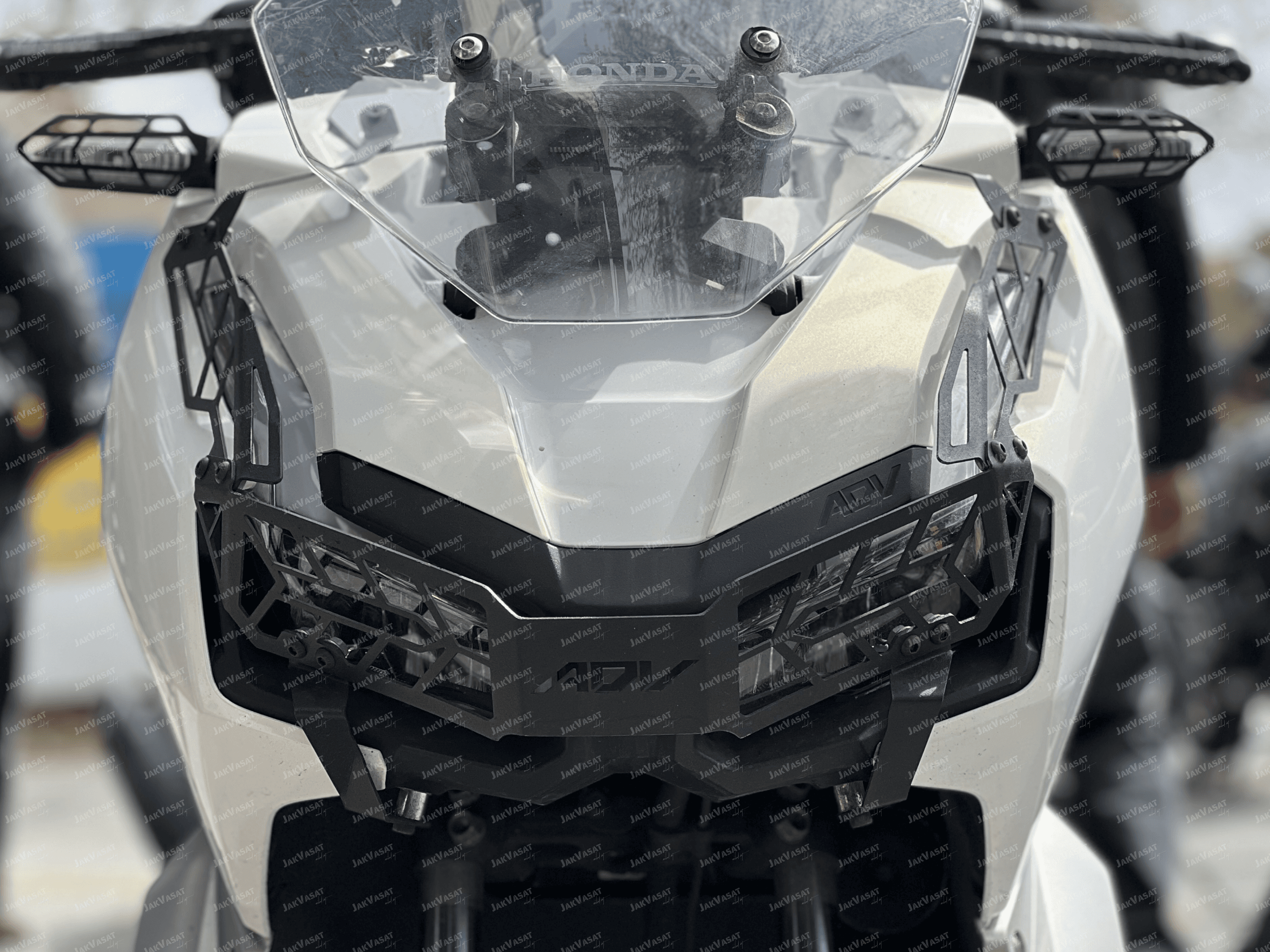 محافظ چراغ جلو فلزی / HONDA ADV150 ADV160 / کد 201117 — تصویر ۳