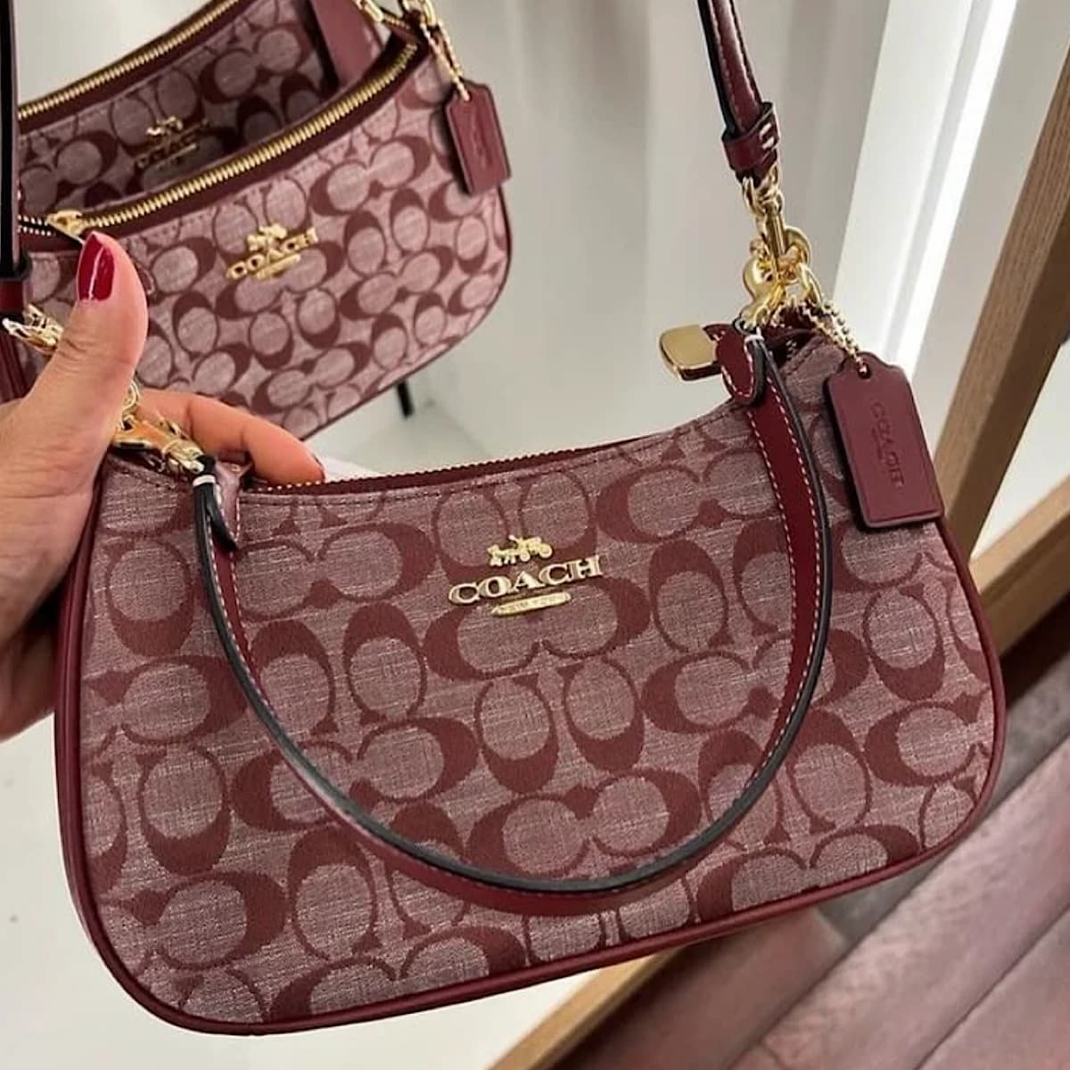 کیف کوچ سوپر مستر کوالیتی Coach Teri Shoulder Bag In Signature Chambray Wine — تصویر ۴