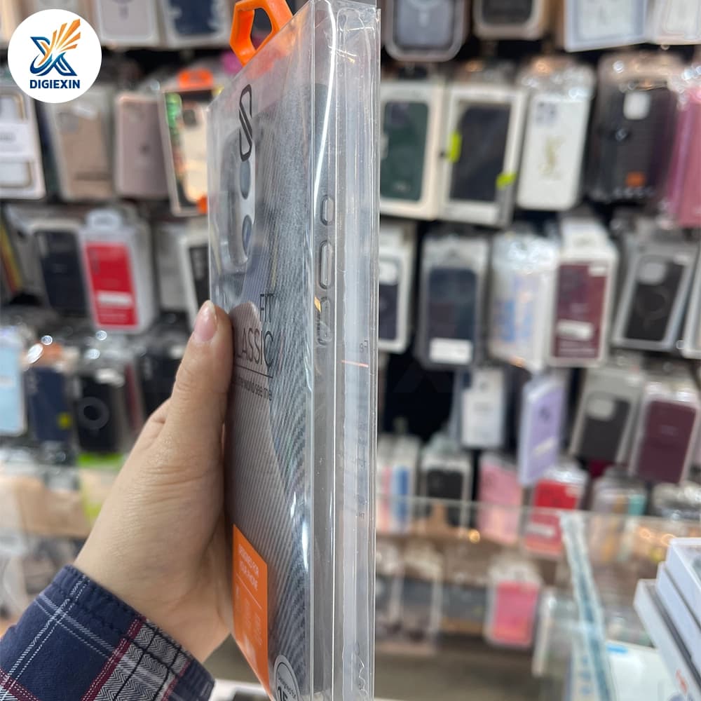کاور فشن طرح کربن مناسب برای آیفون 15 پرومکس — تصویر ۴