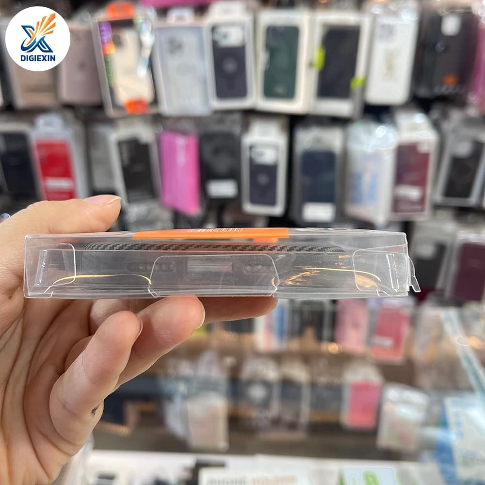 کاور فشن طرح کربن مناسب برای آیفون 15 پرومکس — تصویر ۲