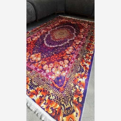 فرشینه | فرش چاپی برند حسن نیا مخمل طرح سنتی ابریشمی کد A057 (پس کرایه) — تصویر ۸