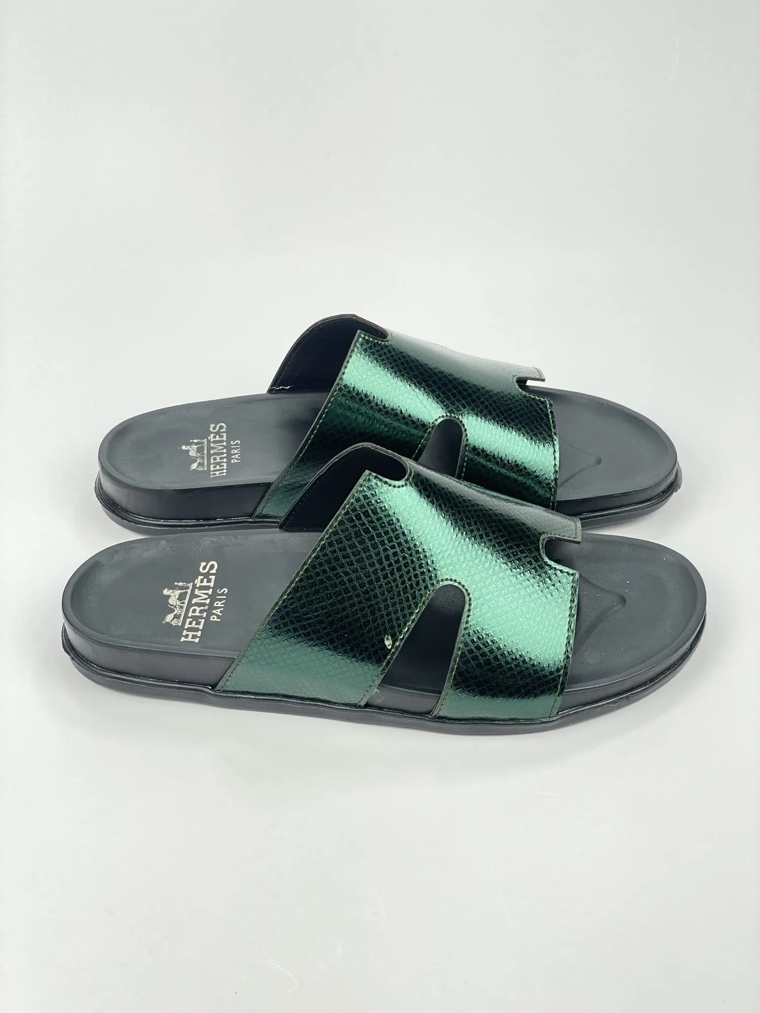 کد 365 اسلیپر صندل HERMES هرمس ماری براق سبز مشکی — تصویر ۶