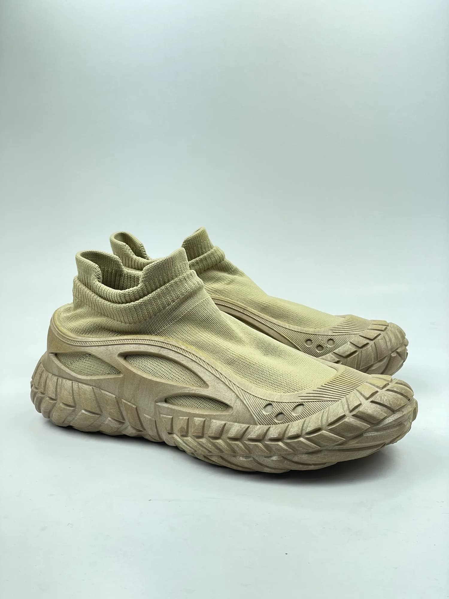 کتونی کشبافت تانکی تزریق مستقیم بالنسیاگا BALENCIAGA بی بندی کرم یکدست — تصویر ۵