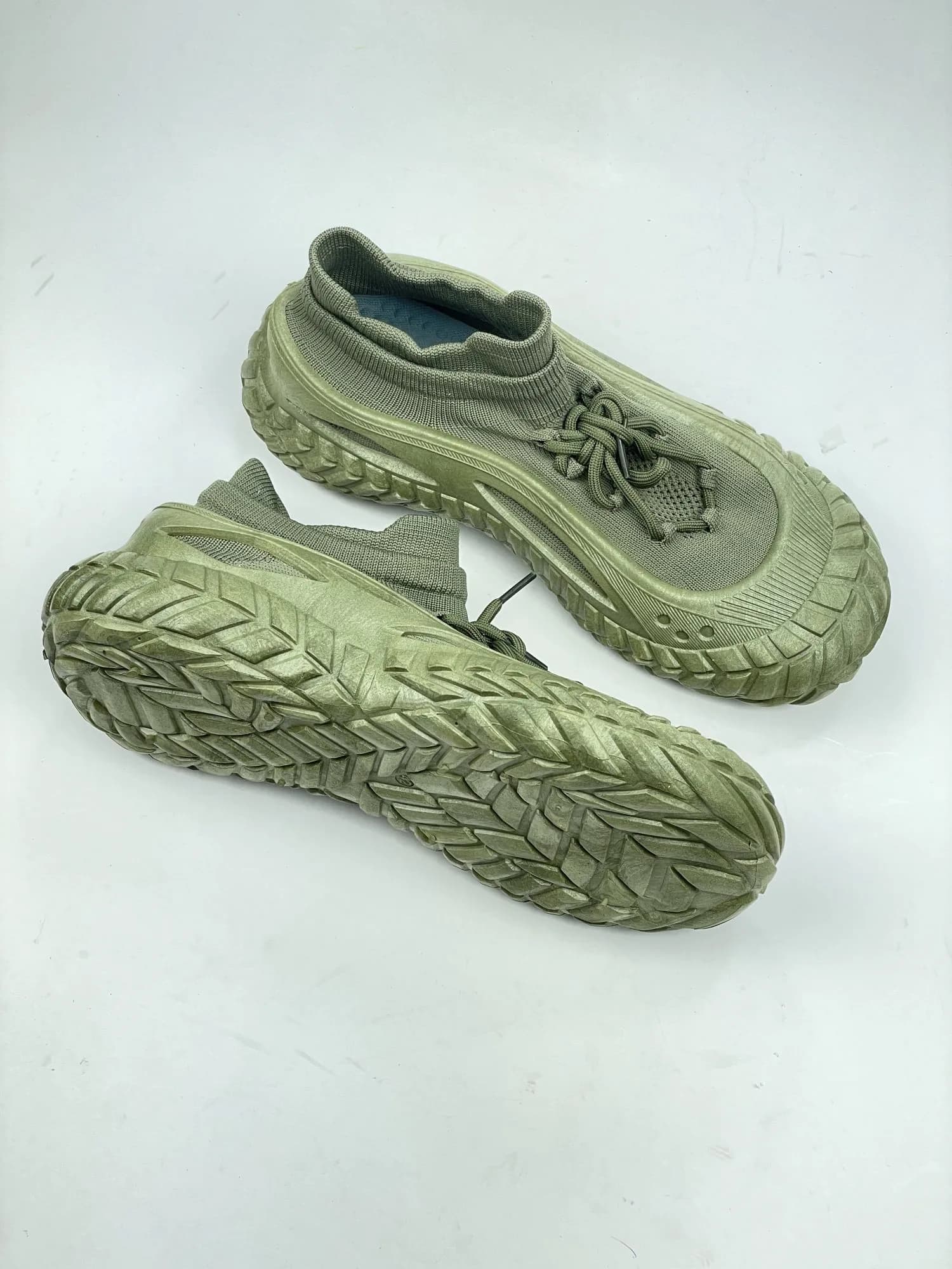 کتونی کشبافت تانکی تزریق مستقیم بالنسیاگا BALENCIAGA بندی سبز یکدست — تصویر ۳