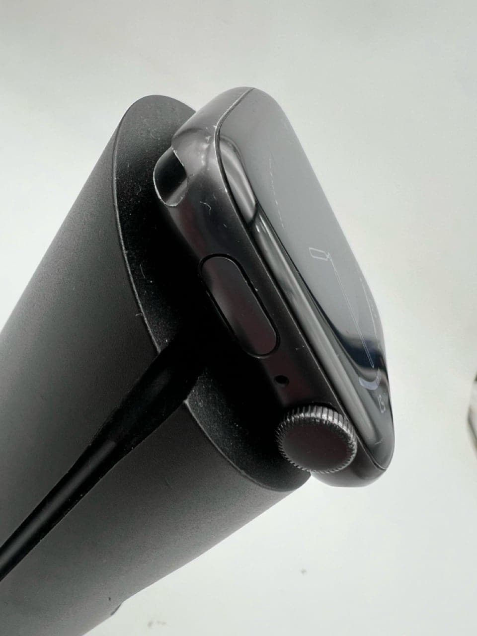اپل واچ سری SE سال ۲۰۲۰ دست دوم رنگ Space Gray با بند سیلیکونی – سایز 44 میلیمتر — تصویر ۳