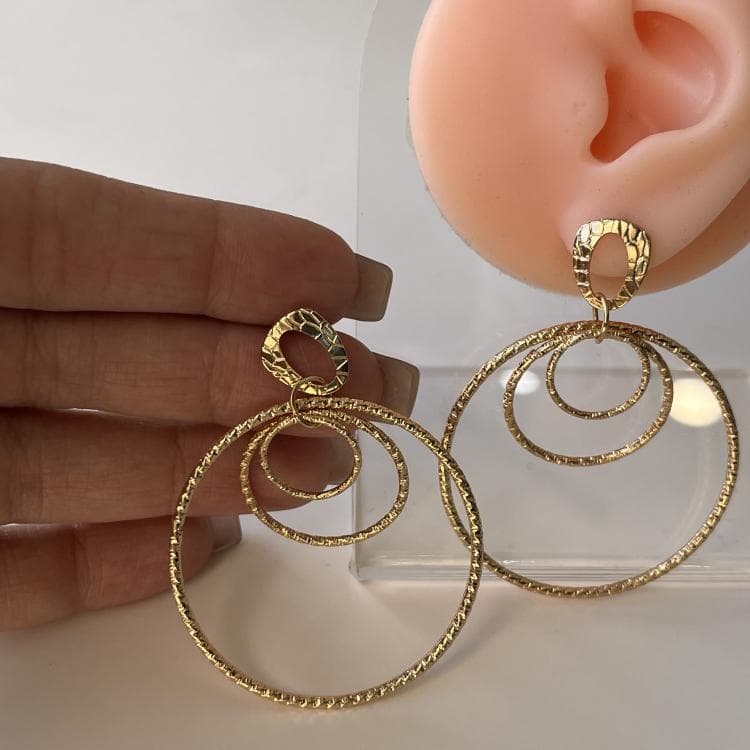 گوشواره میخی مینیمال طرح دایره ها — تصویر ۲