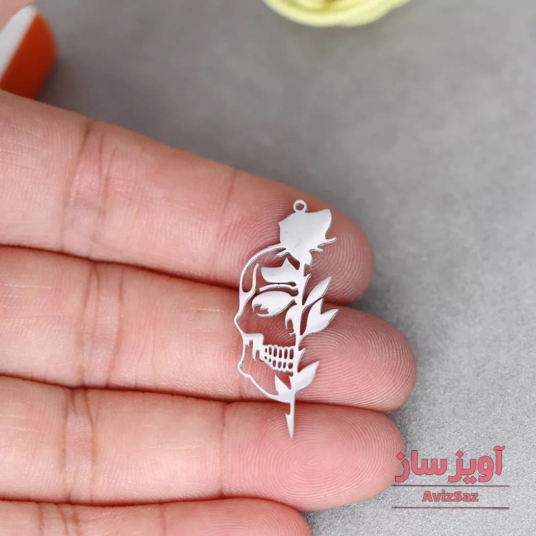 گردنبند اسکلت و گل کد 100980