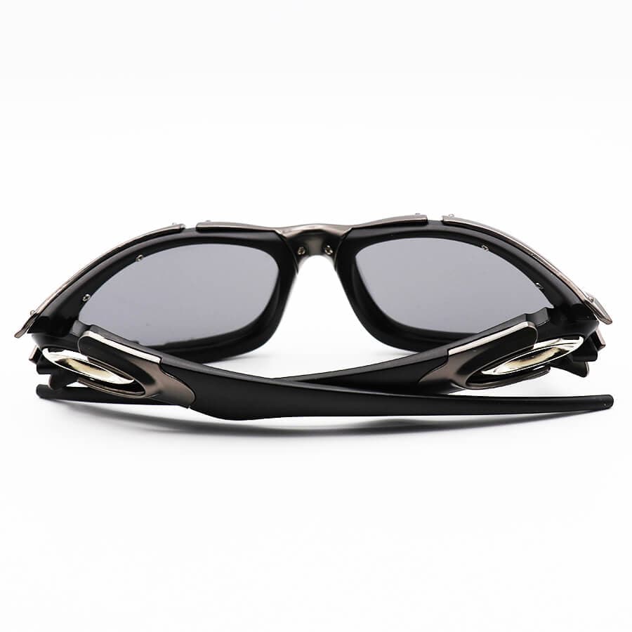 عینک آفتابی پلاریزه OAKLEY با فریم فلزی، رنگ نوک مدادی و لنز آینهای و نقرهای به همراه پک مدل 9367 — تصویر ۷