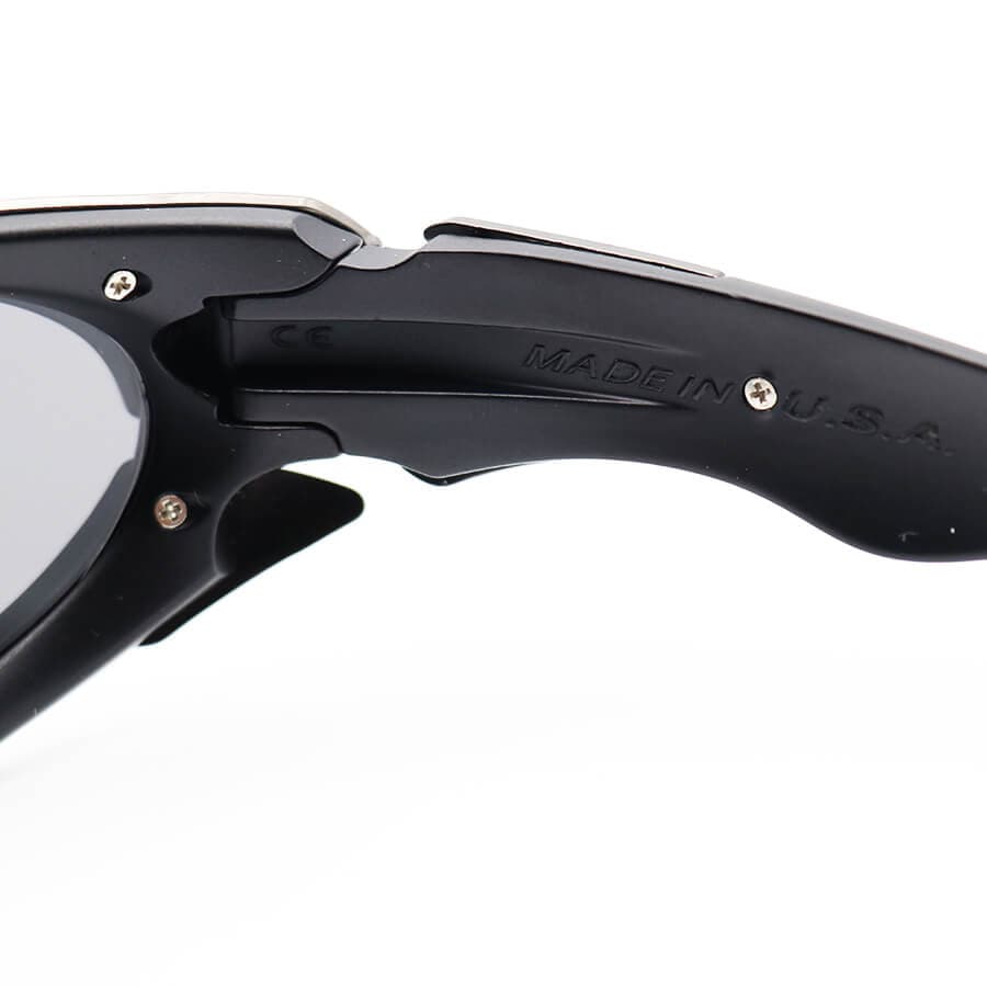 عینک آفتابی پلاریزه OAKLEY با فریم فلزی، رنگ نوک مدادی و لنز آینهای و نقرهای به همراه پک مدل 9367 — تصویر ۵