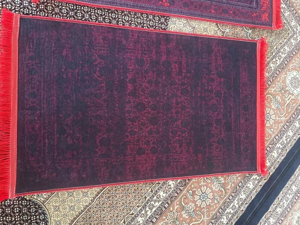 فرشینه قرمز تیره مخمل شنل ترک موجود در ابعاد مختلف کد 4827 — تصویر ۵