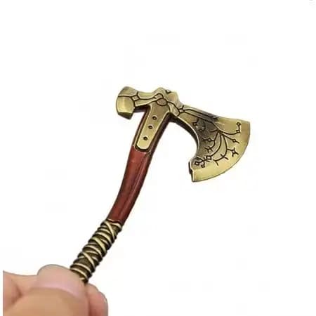 جاکلیدی فلزی طلایی طرح تبر کریتوس از بازی God of War — تصویر ۲