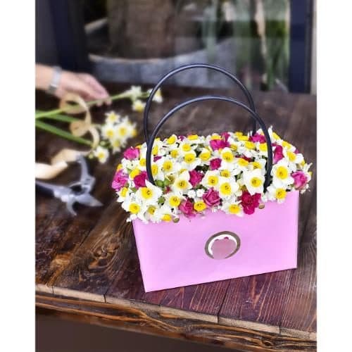 باکس گل نرگس و گلهای شقایق برای تشکر 165