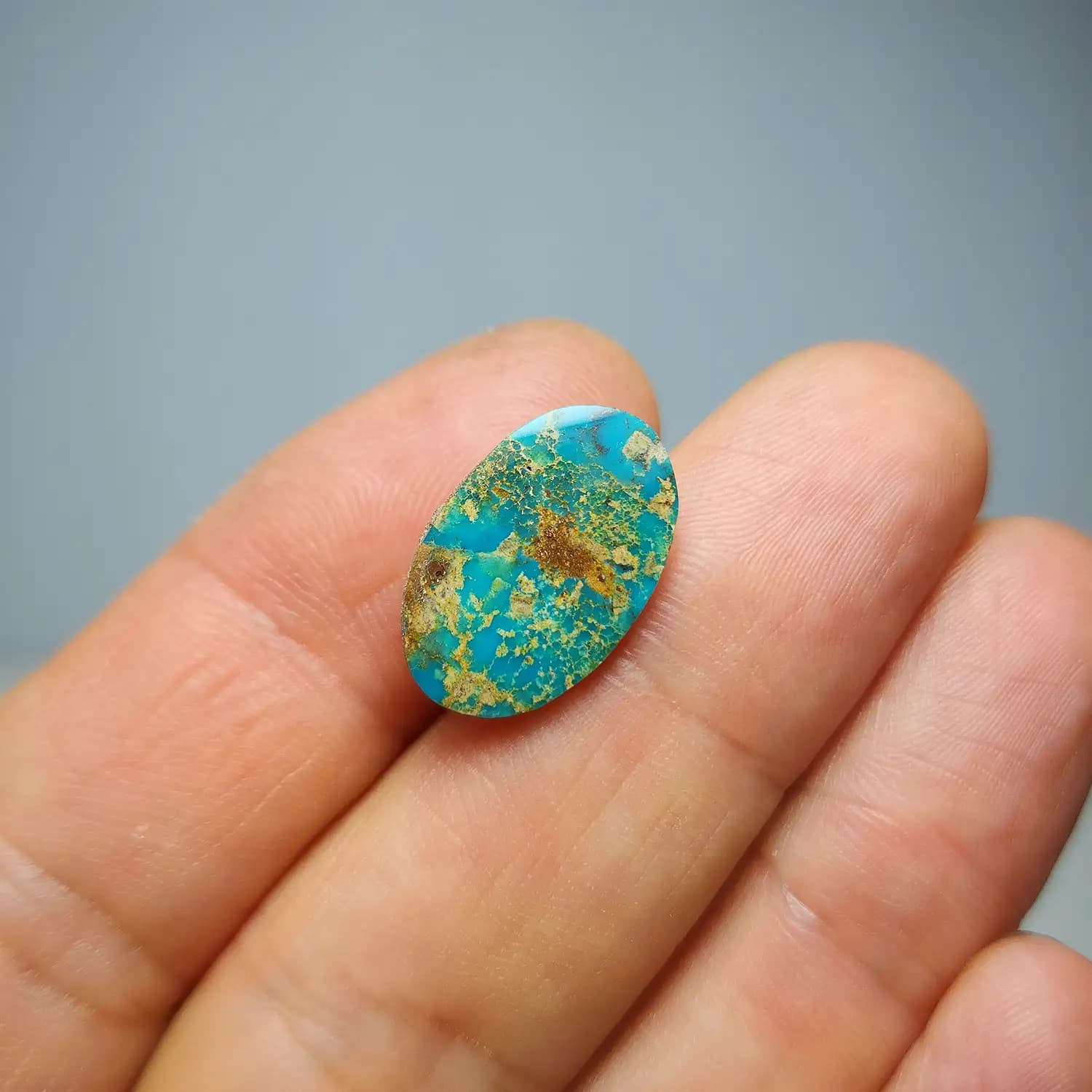 نگین فیروزه سبز آبی رگه طلایی — تصویر ۳