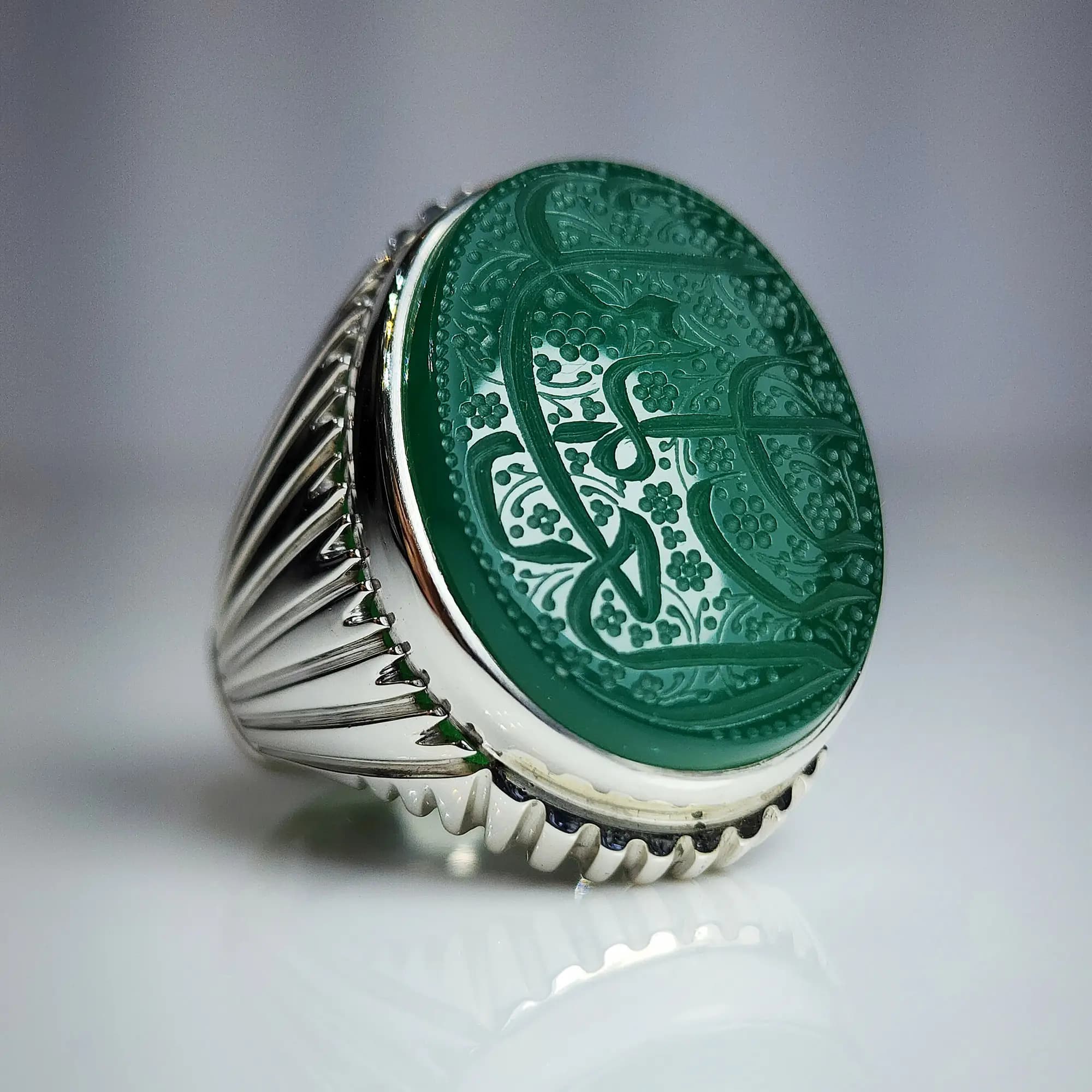 انگشتر عقیق سبز دستساز با حکاکی “یا رب العالمین” (سفارشی) — تصویر ۷