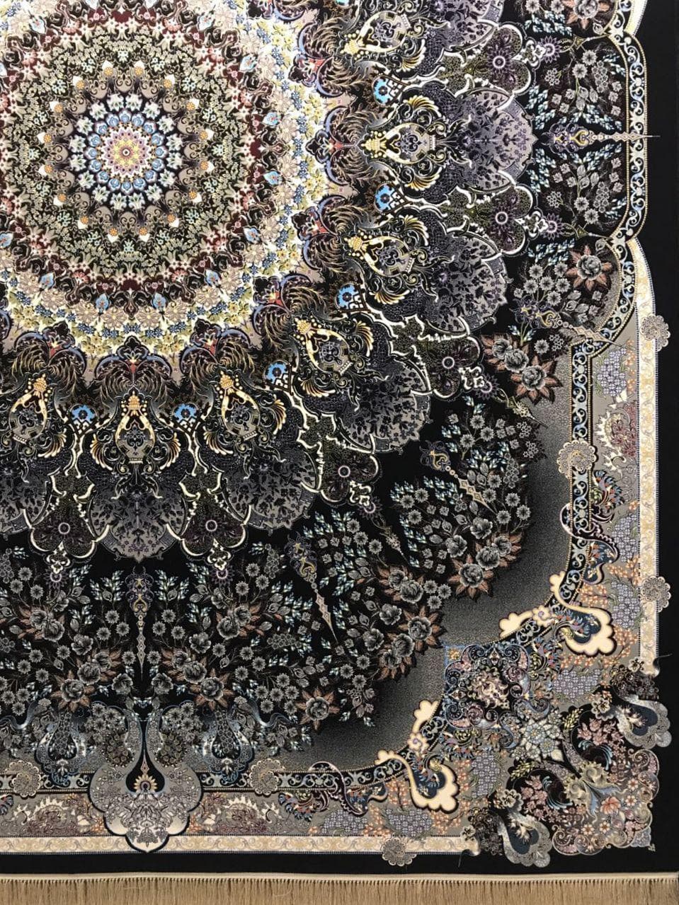 فرش ۱۲۰۰ شانه نقشه جواهر زمینه سرمه ای — تصویر ۲