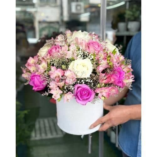 گل فروشی محدوده مرکز خرید پاسداران در تهران t4553
