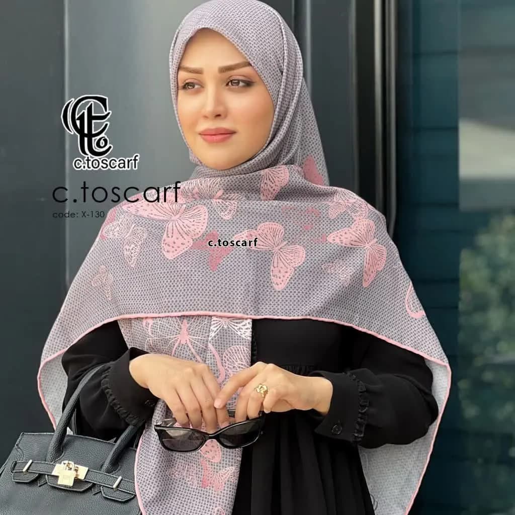 روسری نخ کاستوم طرح پروانه خال خالی طوسی صورتی قواره بزرگ 140 سانتیمتر — تصویر ۴