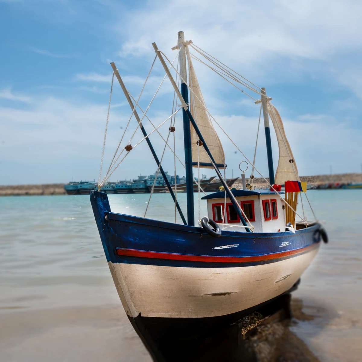 ماکت لنج چوبی بدنه آبی سفید