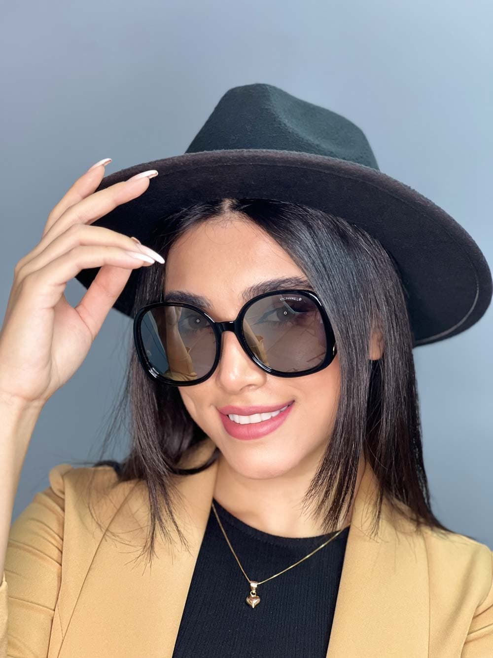 عینک آفتابی زنانه مربعی مشکی برند bolon پلاریزه — تصویر ۳