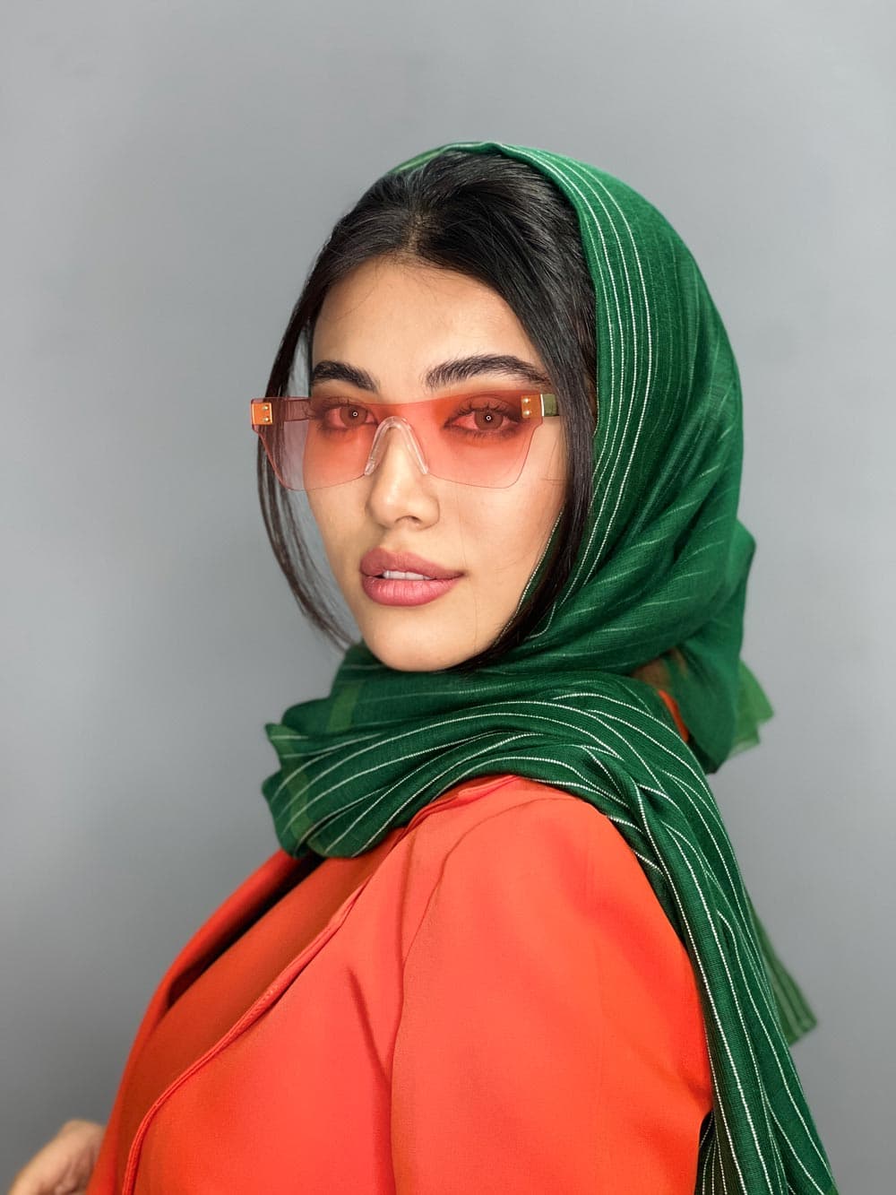 عینک آفتابی زنانه مستطیلی نارنجی برند پرادا یووی400 — تصویر ۵