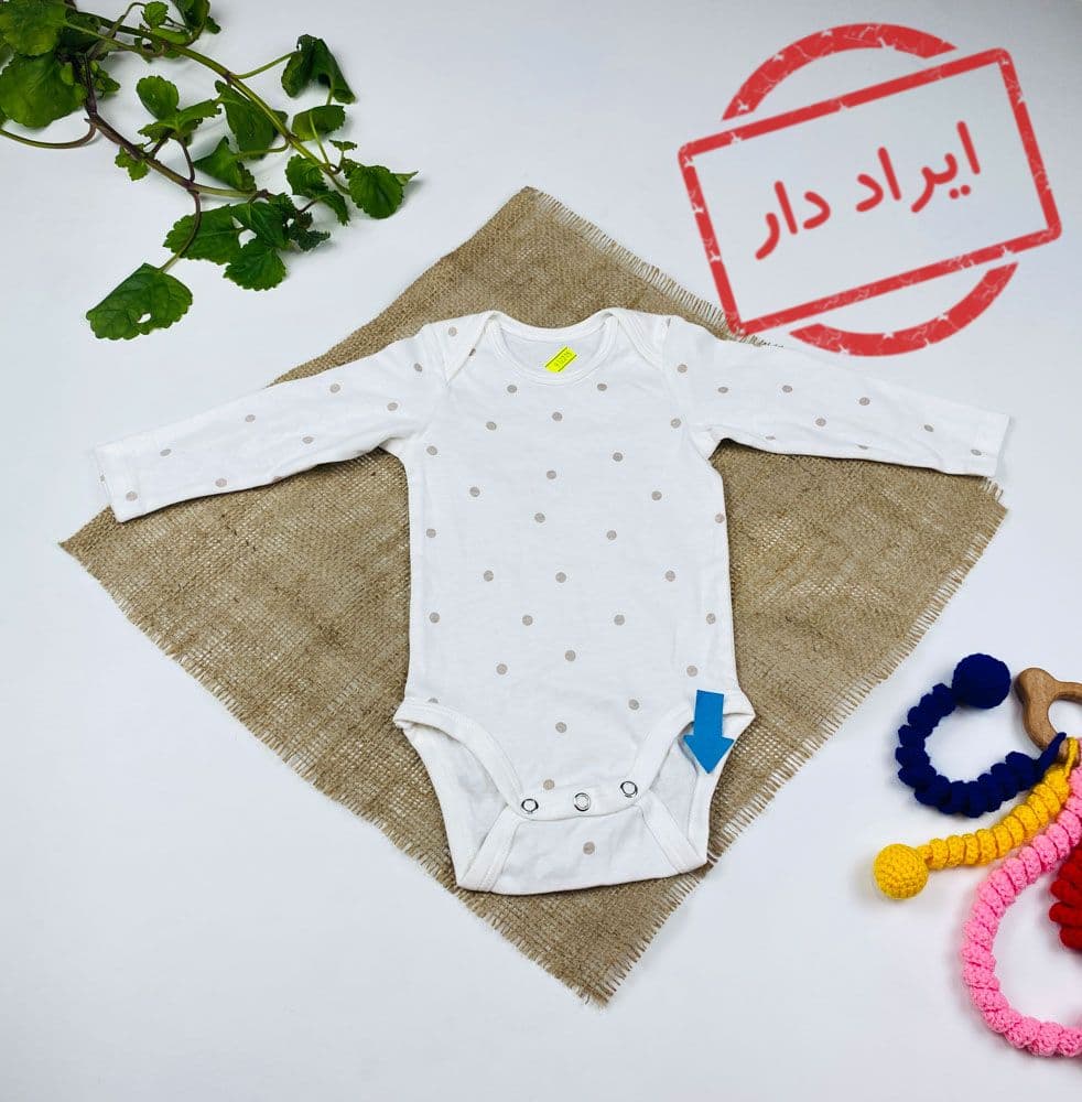 ایراد دار _ بادی نوزادی آستین بلند طرح توپ توپی یقه گرد سفید رنگ – 6 ماه