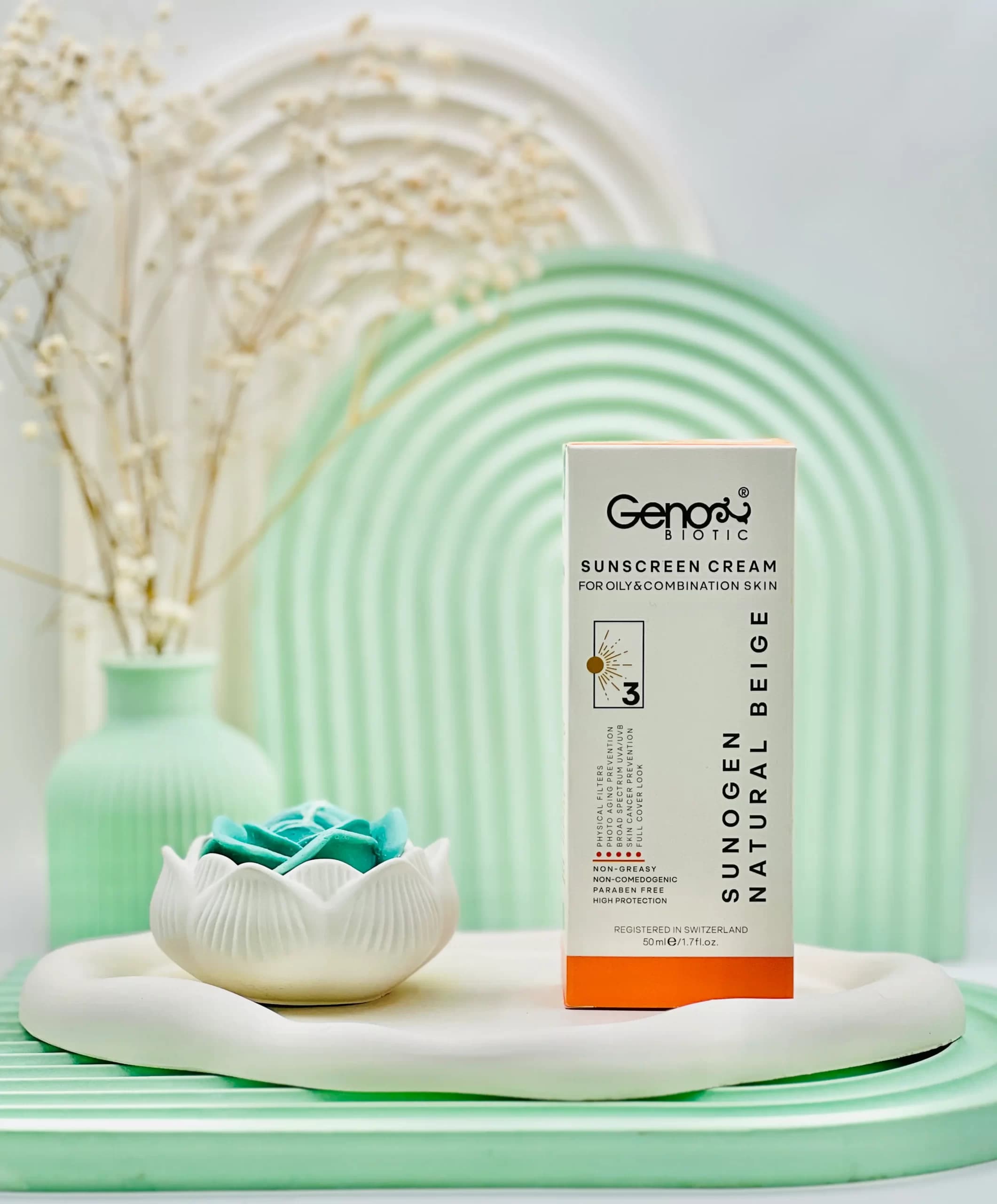 کرم ضد آفتاب SPF50 پوست مختلط و چرب ژنوبایوتیک رنگ بژ طبیعی 50 میلی لیتر