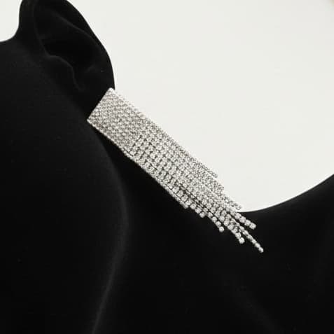 گوشواره زنانه جواهری خاص طرح مربعی آبشاری فول نگین کاری شده رنگ نقره ای مناسب مجلس و مهمانی آبکاری درجه یک نقره و رادیوم ضد حساسیت و رنگ کاملا ثابت کد zmc — تصویر ۳