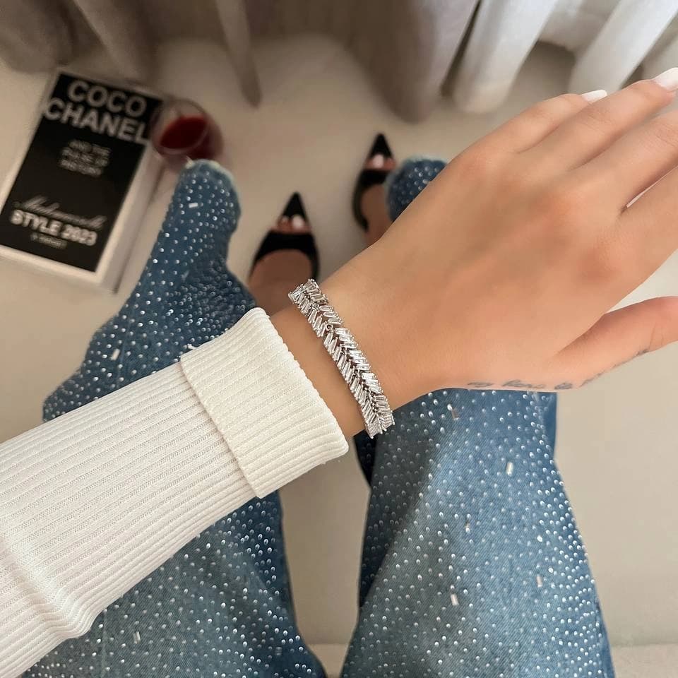 دستبند بنگل زنانه جواهری مدل نگین تنیسی رنگ نقره ای مناسب روزمره و مهمانی آبکاری درجه یک نقره و رادیوم ضد حساسیت و رنگ ثابت کد zmc — تصویر ۲