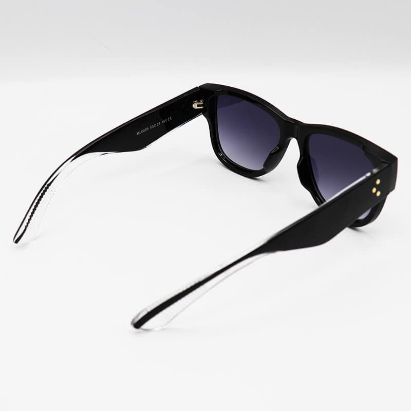عینک آفتابی Celine با دسته دو رنگ، فریم مشکی و عدسی سبز تیره مدل ML6005 — تصویر ۸