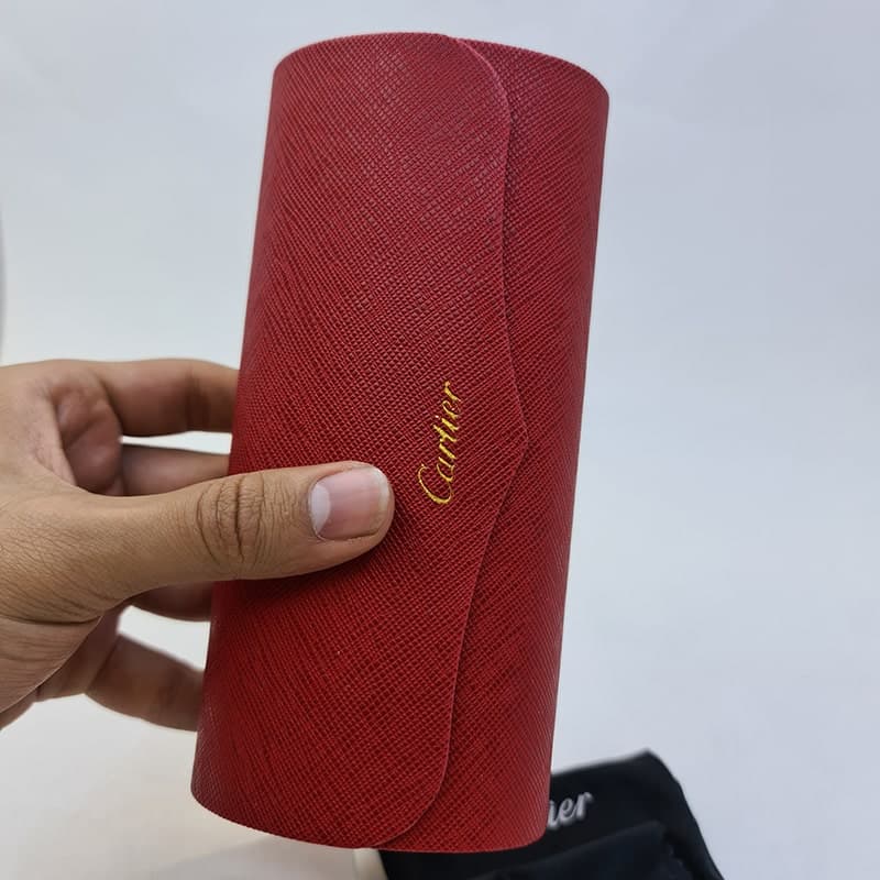 پک اورجینال عینک برند کارتیه Cartier قرمز رنگ و با تمام تجهیزات مدل 991907 — تصویر ۲