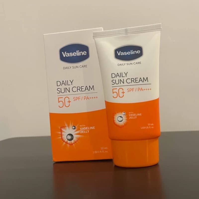 کرم ضد آفتاب آبرسان دیلی سان SPF 50 حجم ۵۰ میلی وازلین کد 1740 — تصویر ۴