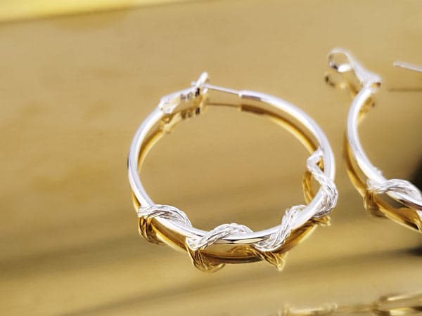 گوشواره حلقه ای مینیمال دخترانه — تصویر ۲