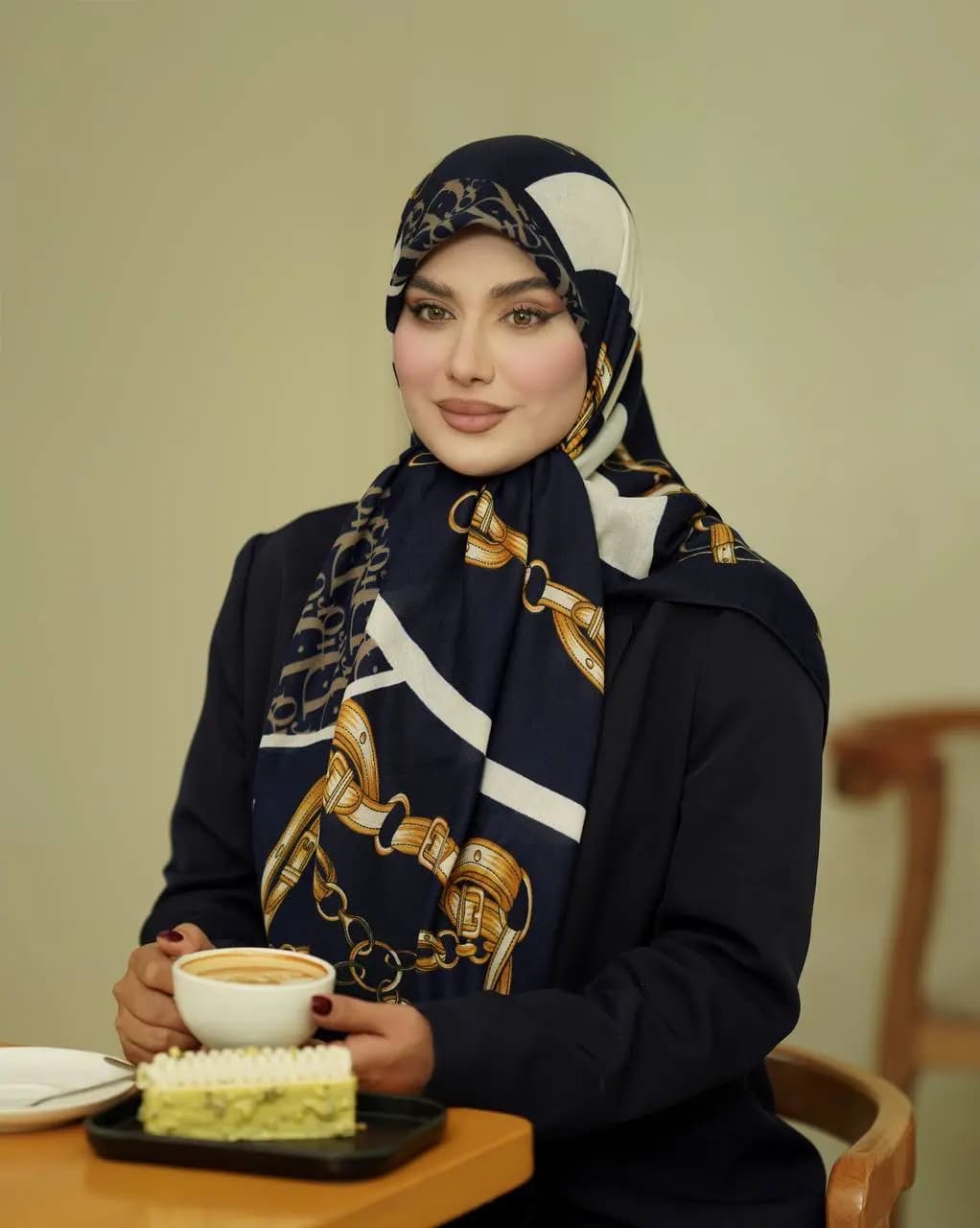 روسری نخی سیااسکارف منگوله دار پاییزه سایز 135 کد 501 — تصویر ۵