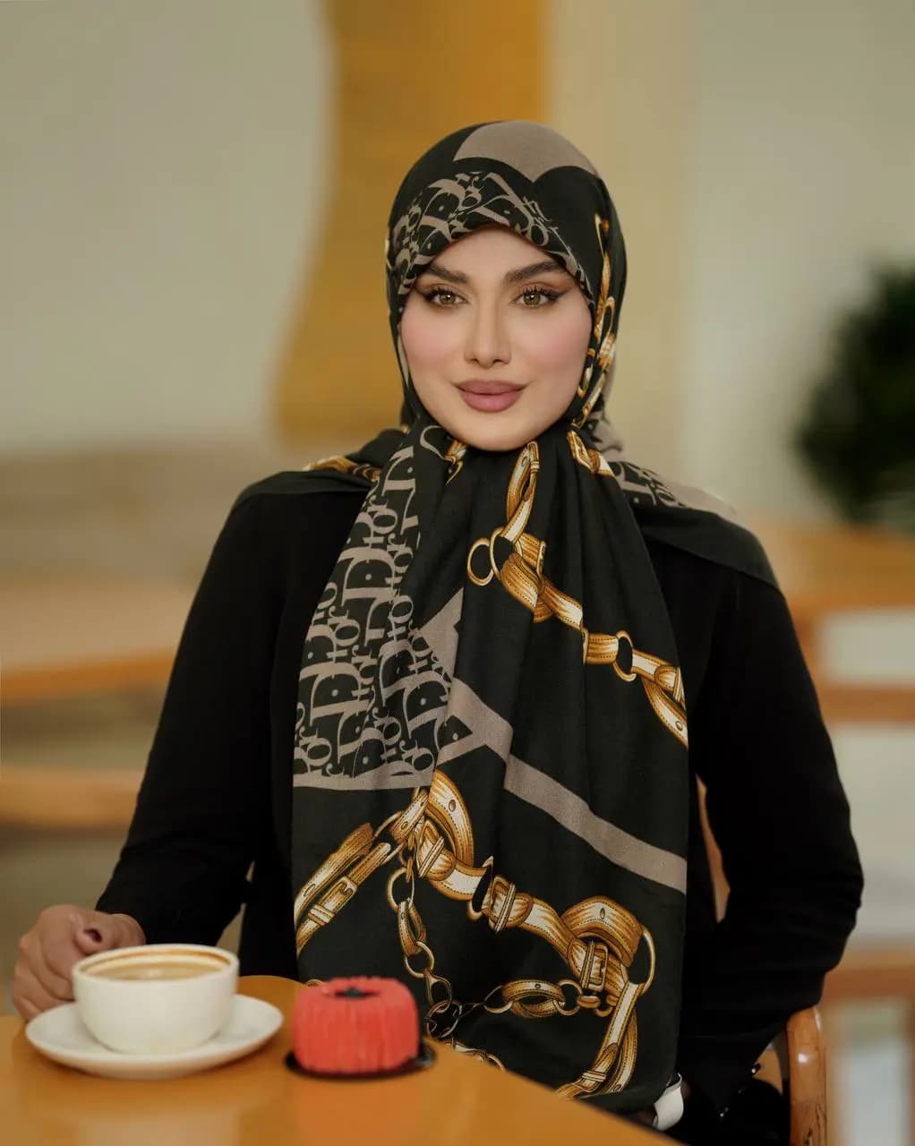 روسری نخی سیااسکارف منگوله دار پاییزه سایز 135 کد 501 — تصویر ۳