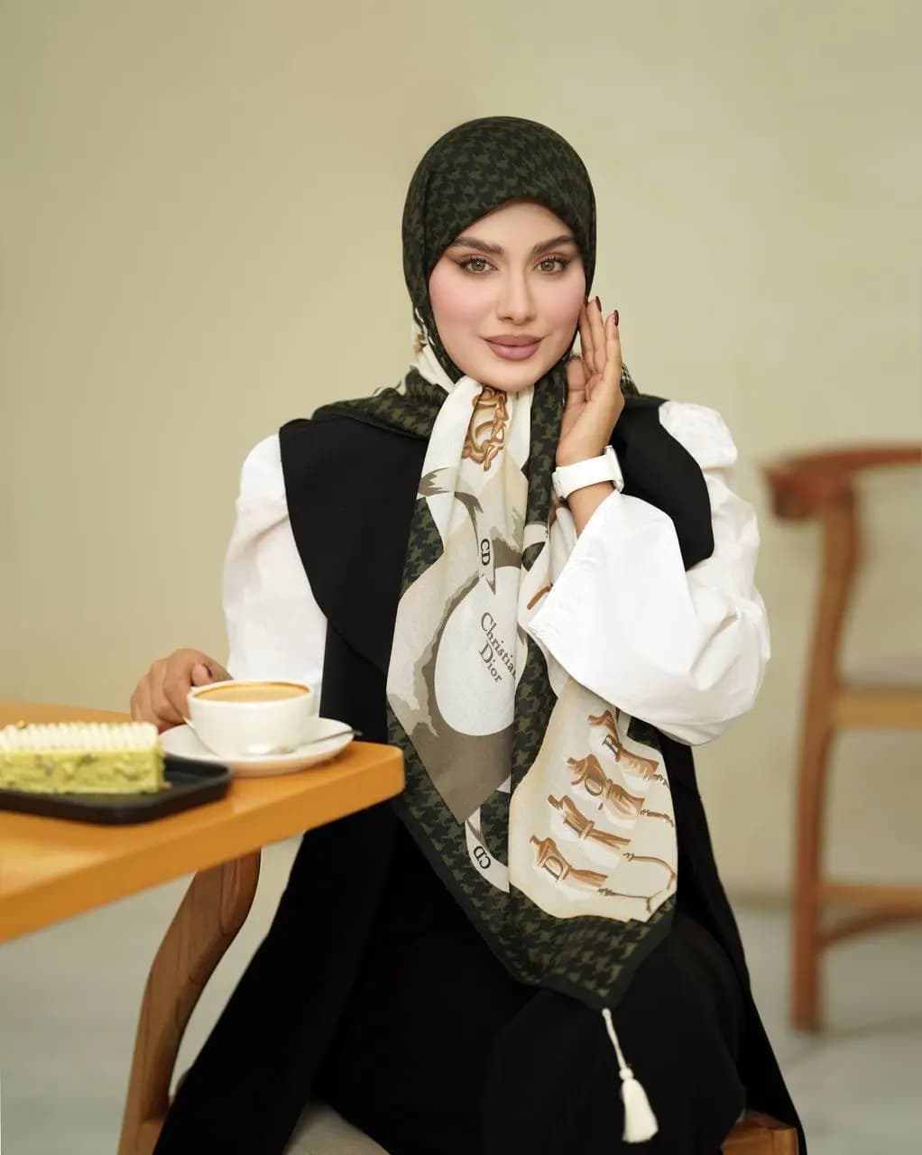 روسری نخی سیا اسکارف منگوله دار 8رنگ مختلف کد 500 — تصویر ۴