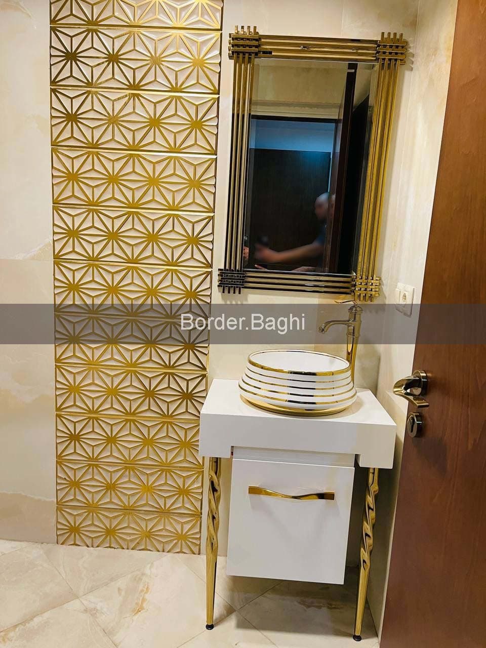 کابین روشویی مدل بردر سفید طلایی
