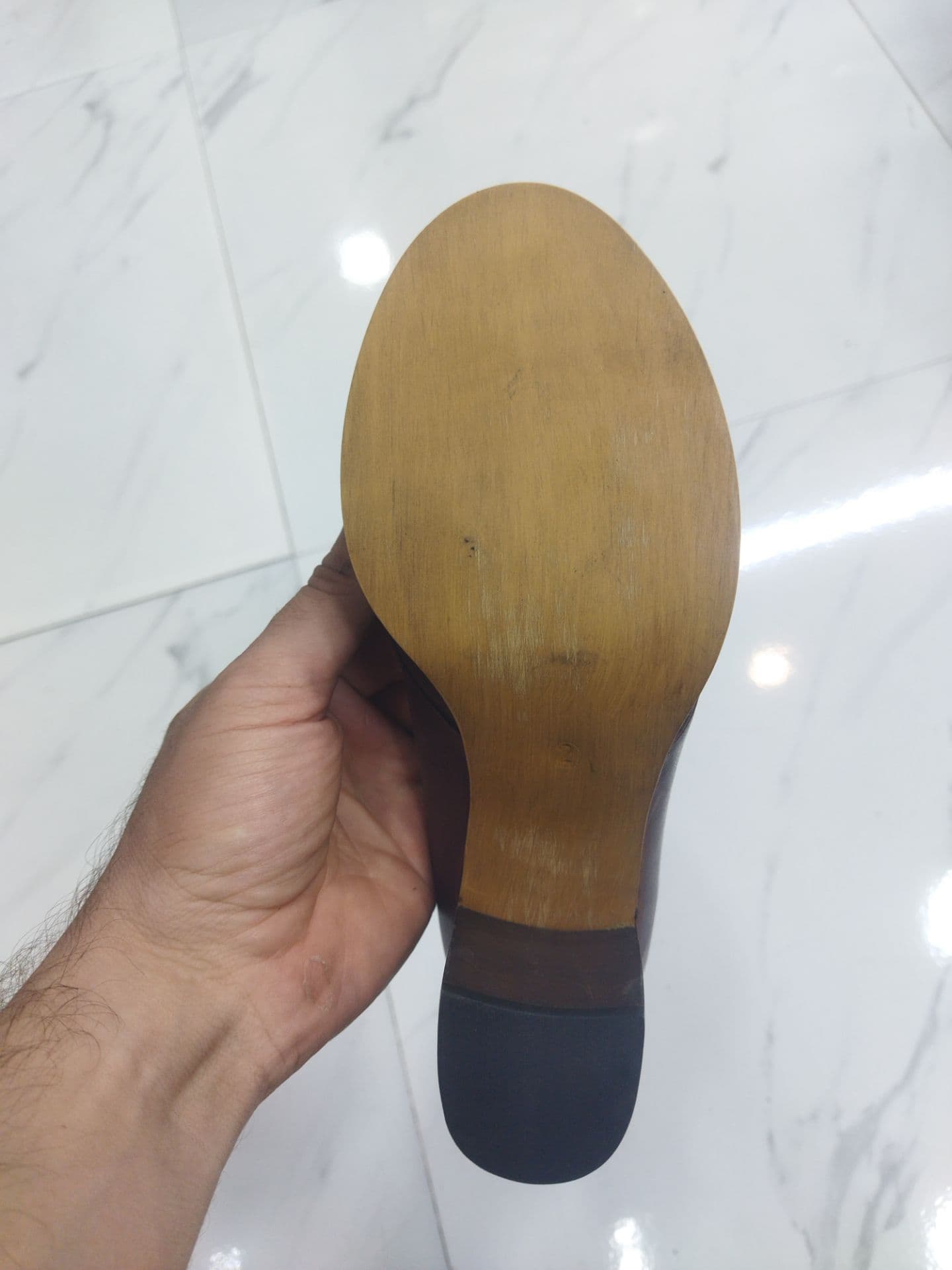حراج پاشنه دار پادیا تمام چرم گاوی مشکی(تبریز)سایز 39 — تصویر ۲